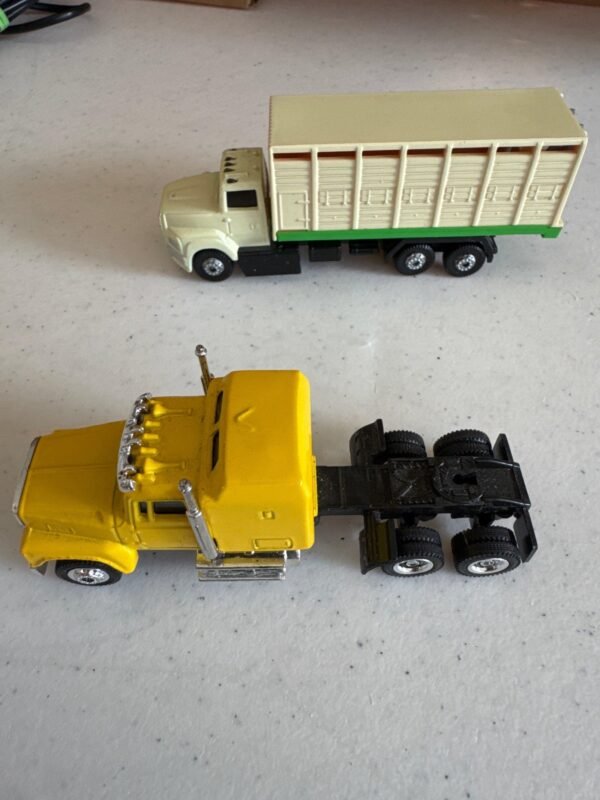 Trucks for your HO layout- (USED)