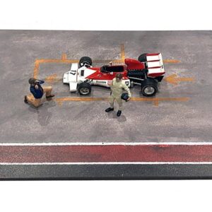 "Race Day" Two Diecast Figures Set 1 for 1/43 Scale Models by American Diorama