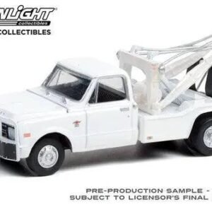 Greenlight - 1968 Chevrolet C-30 Dually Wrecker - White -1:64 diecast